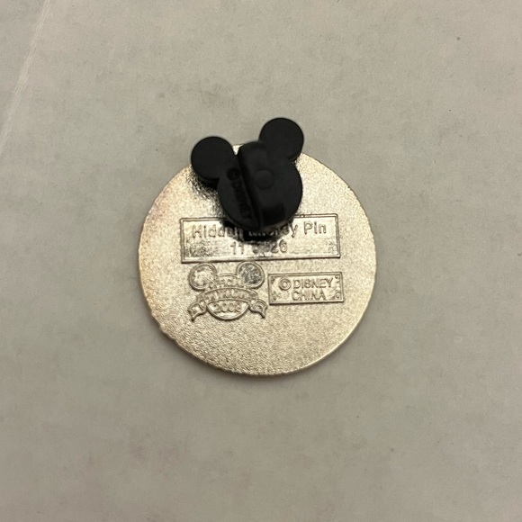 Disney K is for Khan Mulan Alphabet Letter K Hidden Mickey Pin - Picture 2 of 2